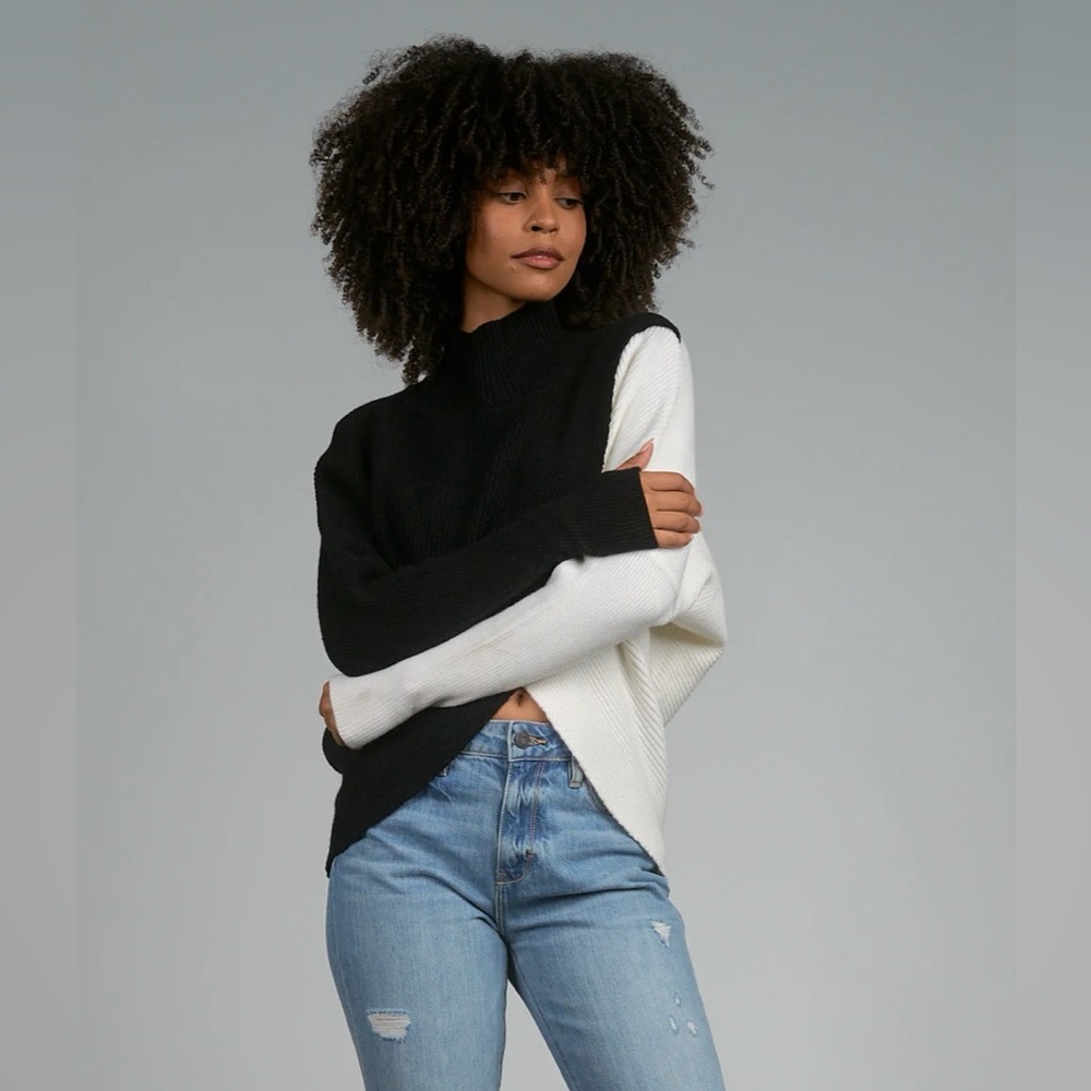 *NWOT* Elan Crossover Black & White Sweater